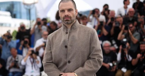 «Δεν είναι για γέλια»: Ο Σεμπάστιαν Σταν για τον Ντόναλντ Τραμπ