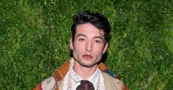 We need to talk about Ezra: Ο «Flash» συνελήφθη και η Warner (μάλλον) παύει προσωρινά την συνεργασία