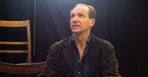 O Ρέιφ Φάινς συναντά τον Τ.Σ Έλιοτ: Τρέιλερ για το «Four Quartets»