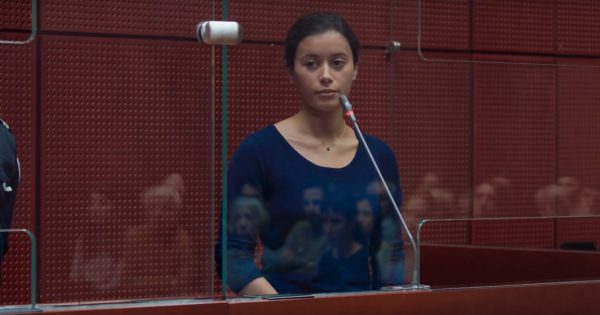 Ταινία της Εβδομάδας: «Το Κορίτσι με το Βραχιόλι» και η σημασία του τεκμηρίου της αθωότητας σήμερα