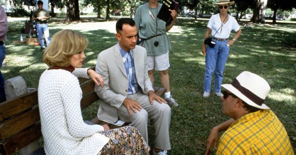 «Φόρεστ Γκαμπ» reunion «Εδώ» και τώρα! Τομ Χανκς, Ρόμπερτ Ζεμέκις, Ρόμπιν Ράιτ και Έρικ Ροθ ξανά μαζί