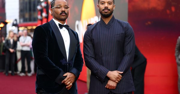 Ράιαν Κούγκλερ και Μάικλ Μπ. Τζόρνταν αποκαλύπτουν το παρελθόν των διδύμων στο «Sinners»