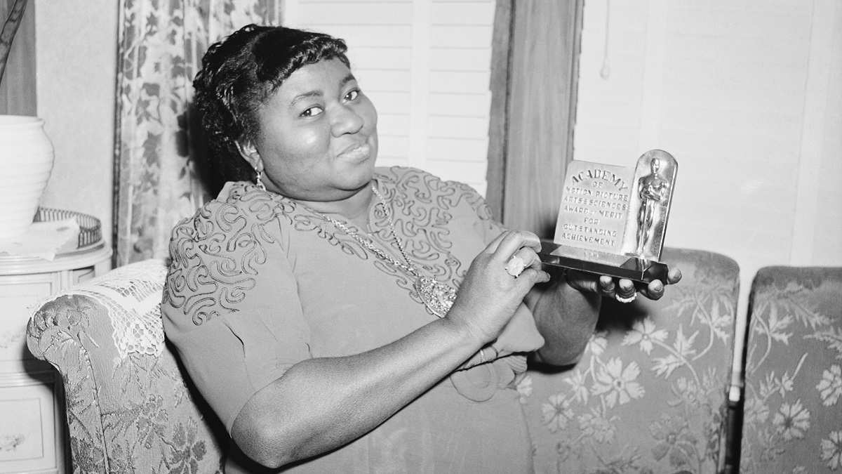 Hattie Mcdaniels With Academy Award