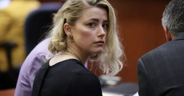 Depp vs. Heard: Η Άμπερ Χερντ λύνει τη σιωπή της για την ετυμηγορία