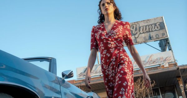 Τρέιλερ «Honey Don’t»: Η Μάργκαρετ Κουόλι κυνηγά τον Κρις Έβανς