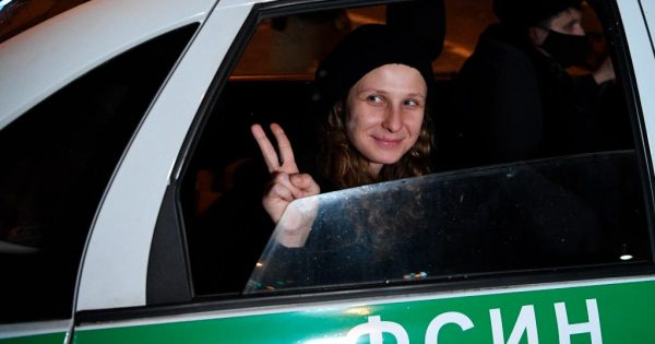 Ευρωπαϊκή Ακαδημία Κινηματογράφου, Πέδρο Αλμοδόβαρ, Τζίλιαν Άντερσον και πολλοί άλλοι στο πλευρό των Pussy Riot