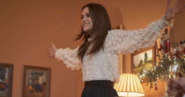 Στο τρέιλερ του «Silent Night», τα Χριστούγεννα της Κίρα Νάιτλι δεν είναι όπως τα περίμενε
