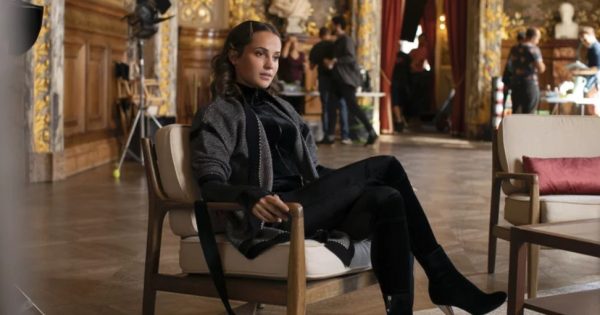 Τρέιλερ: Η Αλίσια Βικάντερ είναι η «Irma Vep» στο ριμέικ της ταινίας του Ολιβιέ Ασαγιάς