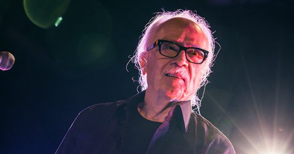 Αποκλειστικό ραντεβού με τον πρίγκιπα του σκότους: Μια μοναδική συνέντευξη με τον Τζον Κάρπεντερ