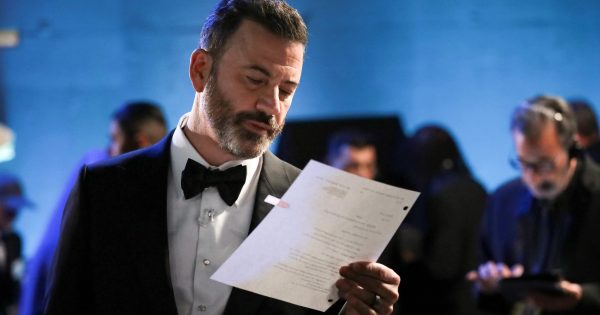 Στο παρασκήνιο των Όσκαρ: Ο Τζίμι Κίμελ, τα αστεία, το άγχος και οι σταρ μιας επιτυχημένης παραγωγής