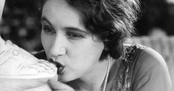 Essential Cinema #44: «Η Χρυσή Εποχή» (1930) του Λουίς Μπουνιουέλ