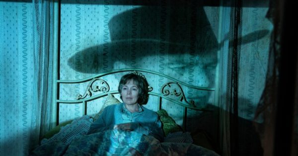 Μαύρο χιούμορ και σινεφιλική φαντασίωση στο «Landscapers» του HBO με την Ολίβια Κόλμαν