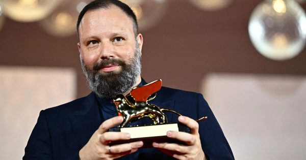 Η «Bugonia» του Γιώργου Λάνθιμου στο διαγωνιστικό του Φεστιβάλ Βενετίας