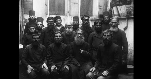 To «Φῶς ἐκ Φωτός» του Νεριτάν Ζιντζιρία, στο επίσημο διαγωνιστικό τμήμα του 52ο Διεθνούς Φεστιβάλ του Ρότερνταμ
