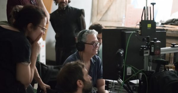 Το ΣΙΝΕΜΑ συναντά τον Άγγελο Φραντζή και την Κάτια Γκουλιώνη στα γυρίσματα του «Νόμου του Μέρφι»