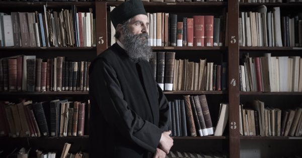 Το ΣΙΝΕΜΑ συναντά τον «Άνθρωπο του Θεού» (και μιλά μαζί του)