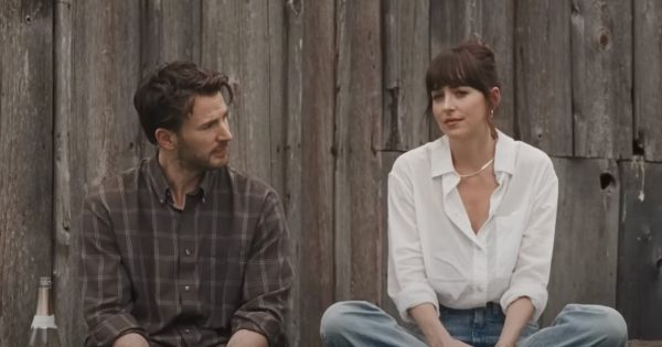 Τρέιλερ «Materialists»: Ντακότα Τζόνσον, Πέδρο Πασκάλ και Κρις Έβανς σε ρομαντική κομεντί της Σελίν Σονγκ