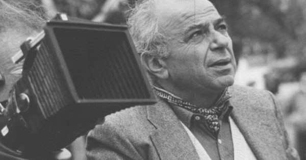 «Αν ζούσε σήμερα ο Ευριπίδης θα έγραφε σενάρια»: Σαν σήμερα γεννήθηκε ο Μιχάλης Κακογιάννης