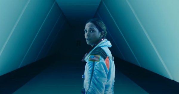 Το νέο τρέιλερ του «Moonfall» είναι μια καταστροφή από μόνο του
