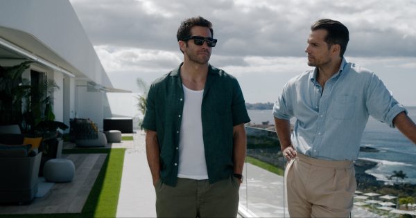 Τρέιλερ «In the Grey»: Ο Γκάι Ρίτσι επιστρέφει με πρωταγωνιστές τους Χένρι Καβίλ και Τζέικ Τζίλενχαλ