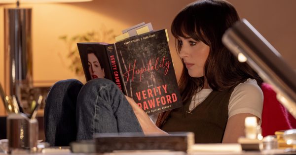 Τρέιλερ «Verity»: Η Αν Χάθαγουεϊ και η Ντακότα Τζόνσον σε διασκευή βιβλίου της Κολίν Χούβερ