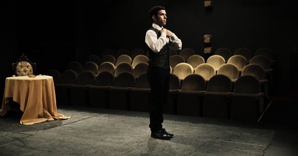 «Το Φιλί του Ιούδα» του Ντέιβιντ Χέαρ για πρώτη φορά σε ελληνική θεατρική σκηνή