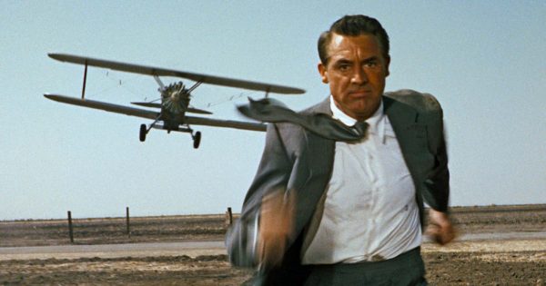 Essential Cinema #146: «Στη Σκιά των Τεσσάρων Γιγάντων» (1959) του Άλφρεντ Χίτσκοκ