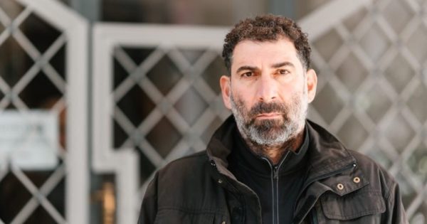 Το Ελληνικό Ανοικτό Πανεπιστήμιο αναγορεύει τον Γιάννη Οικονομίδη σε Επίτιμο Διδάκτορα