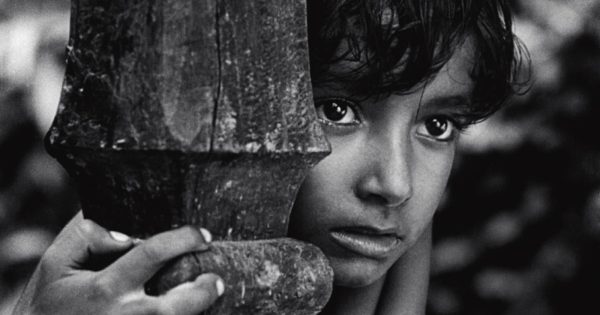 Ο Γιάννης Μπακογιαννόπουλος για το «Pather Panchali» (1955) του Σατιαζίτ Ρέι