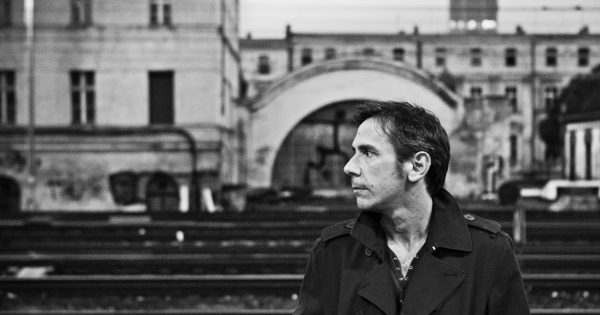 «Αυτό που συμβαίνει μέσα σου, κρύβεται στη σιωπή σου»