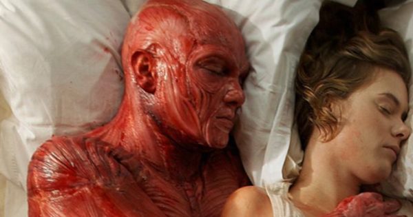 Shortsάκι: «He Took His Skin Off For Me» του Μπεν Άστον