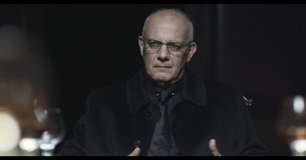Συνέντευξη: Ο Παντελής Καλατζής κινεί τις «Μαριονέτες»