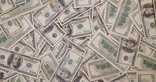 Βίντεο: Πως ξοδεύεις 200 εκατομμύρια δολάρια για μια ταινία και πόσα βγάζεις;