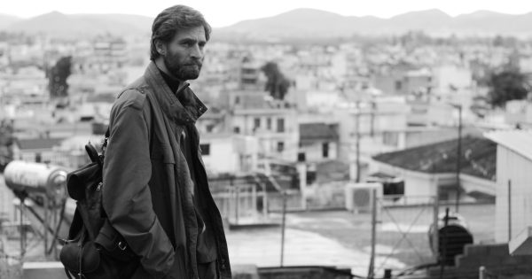 «Να γίνουμε πανανθρώπινοι πρώτα και μετά Έλληνες»: Μια συνέντευξη με τον Χρήστο Βούπουρα