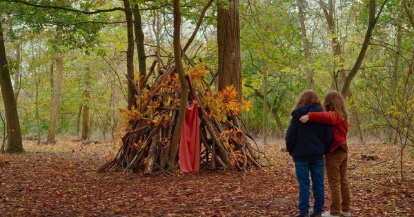 Στο «Petite Maman», η Σελίν Σιαμά επιστρέφει στην παιδική της ηλικία