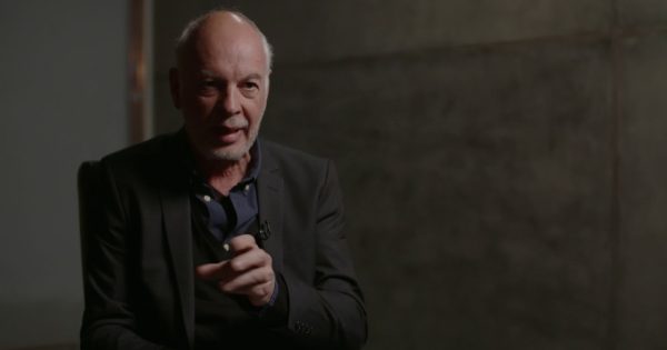 Φίλιπ φαν Λέου: «Προσπαθώ να δείξω αυτό που συνήθως δεν μου επιτρέπεται να δω ως θεατής»
