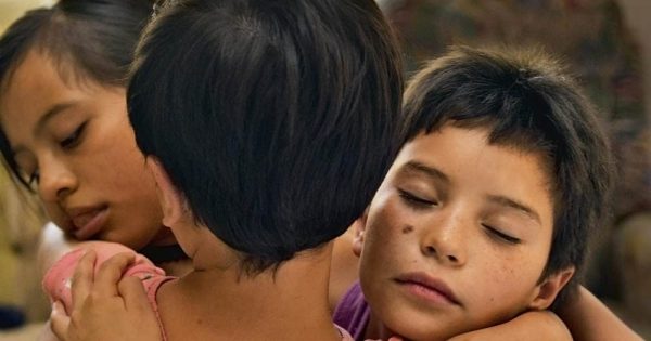 Ταινία της Εβδομάδας #2: Η ανεπιτήδευτη ομορφιά και η υποβόσκουσα αγριότητα στη «Νύχτα της Φωτιάς»
