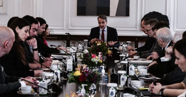 «Αυλαία» εξελίξεων μετά τη συνάντηση καλλιτεχνών με τον πρωθυπουργό στο Μέγαρο Μαξίμου