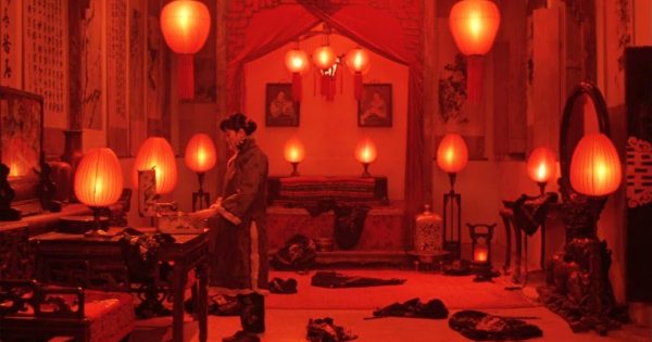Essential Cinema #117: «Σήκωσε τα Κόκκινα Φανάρια» (1991) του Ζανγκ Γιμού