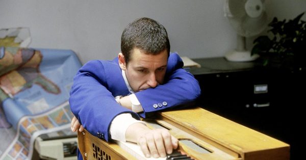 «Δεν είναι κανείς σαν αυτόν»: Ο Τοντ Φιλντ παραμιλά για τον Άνταμ Σάντλερ