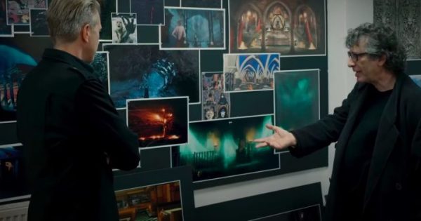 Πρώτες εικόνες «Sandman»: Ο Νιλ Γκέιμαν μας ξεναγεί στα παρασκήνια της πολυαναμενόμενης σειράς