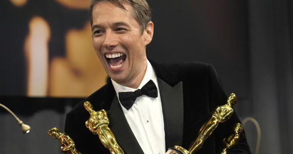 Επιτέλους: «Ti Amo!» και μια συμφωνία-μάλαμα για τον Σον Μπέικερ