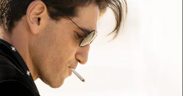 Τρέιλερ: Ο Τζον Μπέρντολ δηλώνει «Επάγγελμα Ζιγκολό»