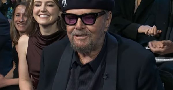 Σπάνια εμφάνιση του Τζακ Νίκολσον στο «Saturday Night Live»