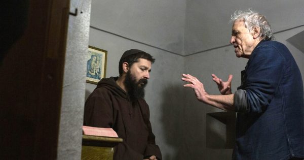 Ο Σάια ΛαΜπάφ γράφει σενάριο για το Άουσβιτς, ο Έιμπελ Φεράρα σκηνοθετεί