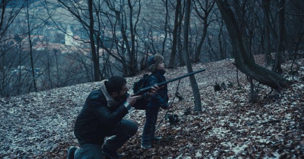 Ταινία της Εβδομάδας: Το «R.M.N.» είναι η πιο παράδοξη και μαζί μετέωρη ταινία του Κριστιάν Μουντζίου μέχρι σήμερα