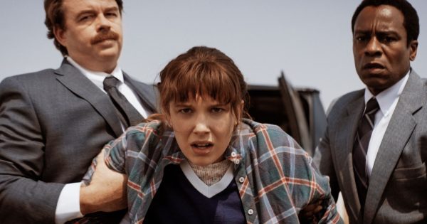 Αναβάλλονται τα γυρίσματα του «Stranger Things» λόγω της απεργίας των σεναριογράφων