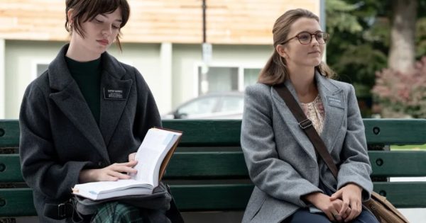 «Στο σύγχρονο σινεμά τρόμου ωφελεί να γίνεσαι παράξενος»: Σόφι Θάτσερ και Κλόι Ιστ μιλούν στο ΣΙΝΕΜΑ
