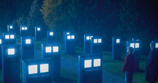 Πρώτες φωτογραφίες για το «Shrouds» του Ντέιβιντ Κρόνενμπεργκ με Νταϊάν Κρούγκερ και Βενσάν Κασέλ