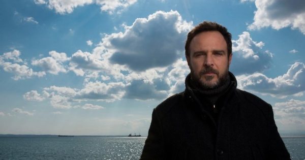«Η κατάσταση θα χειροτερέψει αν δε λύσουμε το πώς λειτουργεί η δημοκρατία μας»: Ο Κίμων Τσακίρης στο ΣΙΝΕΜΑ